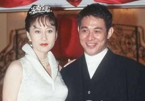 生兩個女兒仍不敵「真愛」，被李連杰拋棄後，她活得更幸福