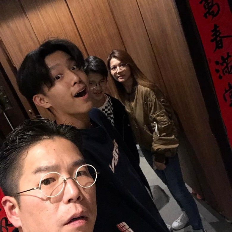 又一位靚仔星二代❤《獎門人》長老林曉峰15歲大兒子近照曝光！高大帥氣網民狂贊！