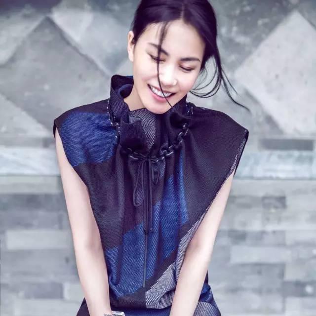 主持人問王菲，你這一輩子「最愛的男人是哪個」？王菲的回答讓人出乎意料