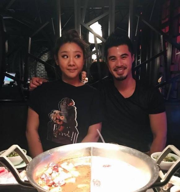 鄭欣宜官宣結婚，甜蜜曬照，網友卻並不看好：記得看好媽媽的遺產