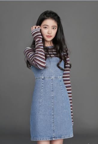 林青霞的「女兒」，長相簡直美呆了，網友：仿佛看到林青霞年輕的模樣！
