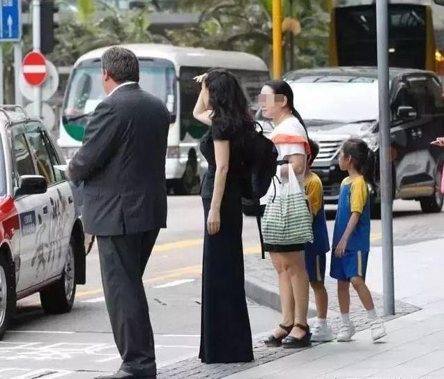李連傑老婆利智近照曝光，看了照片後，網友: 怪不得李連傑身體這麼弱！ 