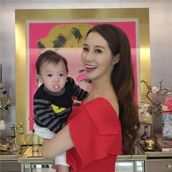 36歲千億媳婦被寵成女神：老公愛、公公疼，8年生4胎，真的是嫁給了愛情