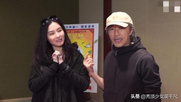 周星馳張柏芝久違同框重現《喜劇之王》！再現經典橋段勾起大家「回憶殺」。網友感動落淚：我的青春啊！
