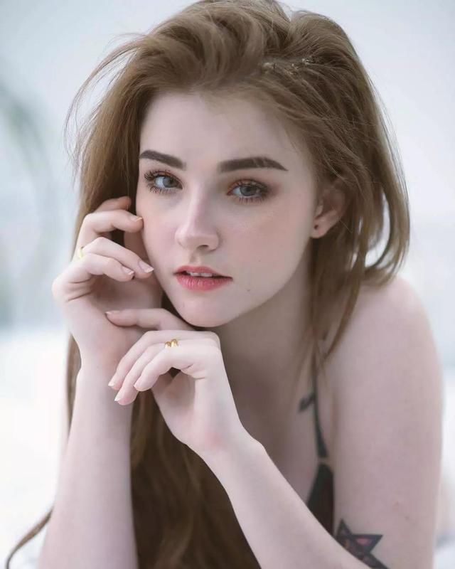 18歲泰國網紅一夜狂漲10萬粉絲，因太美被認為不真實！