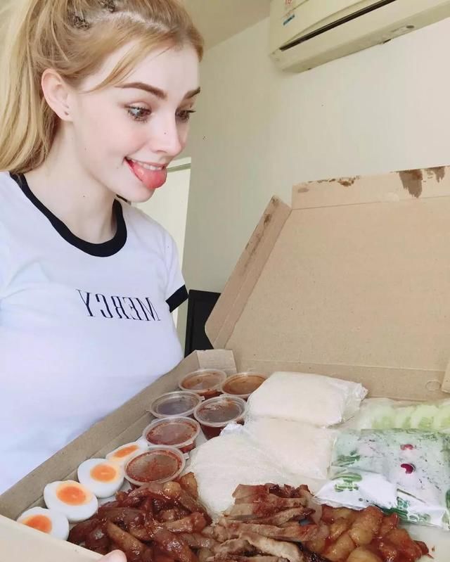 18歲泰國網紅一夜狂漲10萬粉絲，因太美被認為不真實！