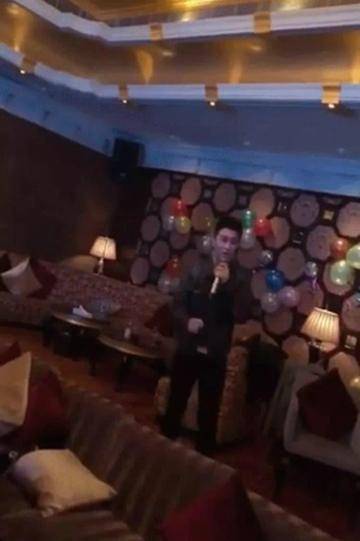 何猷君澳門舉辦生日party，奚夢瑤高調亮相，兩人舉止親密！