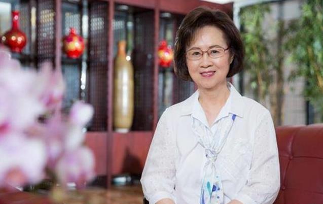 瓊瑤價值25億豪宅內部裝飾曝光，原來外表看著破舊，裡面這麼奢華，網友：皇宮不過如此吧