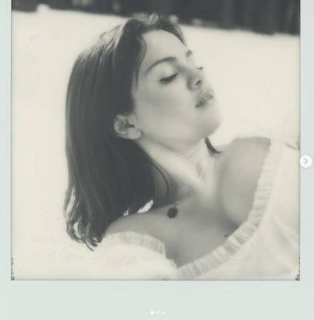 【終於出聲了！】Selena Gomez 『拿放大鏡』映射精神崩潰~ 消失4個月都是因為他?!