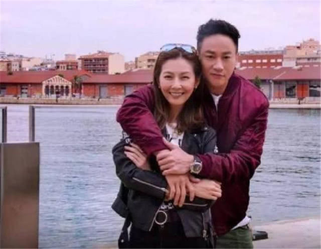 難怪何潤東從來不曬自己妻子，看到妻子近照後，網友：我也不想