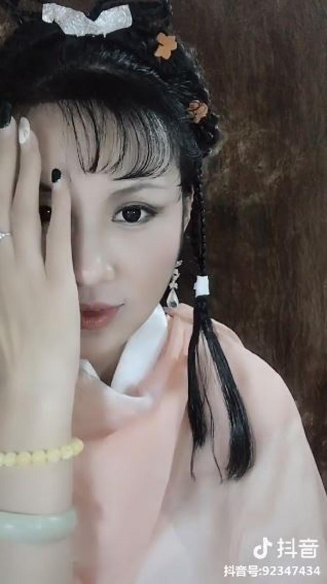 一人頂半個演藝圈！村姑超強仿妝震撼網友，劉嘉玲也驚呼：妝化得比我好！