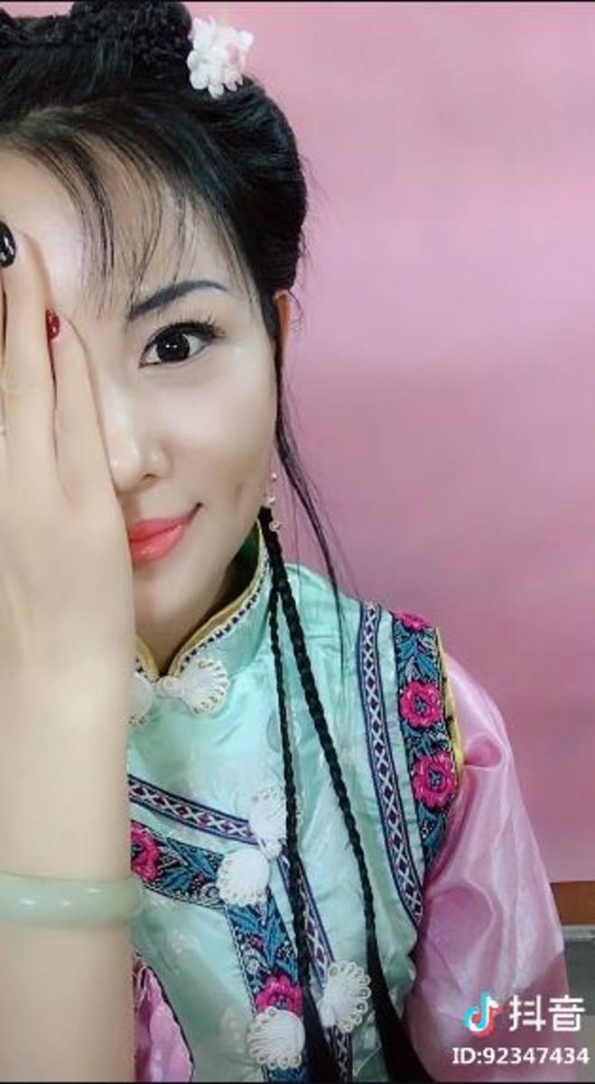 一人頂半個演藝圈！村姑超強仿妝震撼網友，劉嘉玲也驚呼：妝化得比我好！