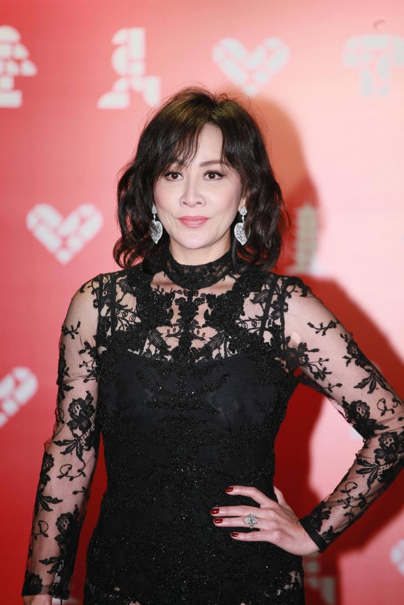 一人頂半個演藝圈！村姑超強仿妝震撼網友，劉嘉玲也驚呼：妝化得比我好！