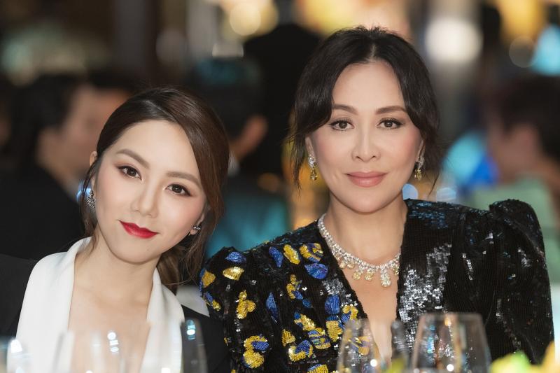 一人頂半個演藝圈！村姑超強仿妝震撼網友，劉嘉玲也驚呼：妝化得比我好！