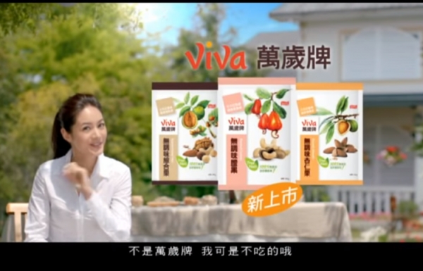一篇「PTT廢文」竟釣出Janet本人！辣穿比基尼拍片回應提問...網友笑翻：重點擺錯
