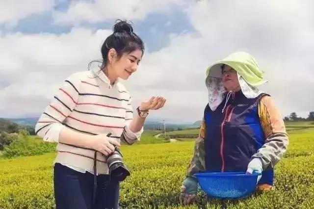 美貌太驚豔！58歲的鐘楚紅近照曝光「用生活追逐年輕」為愛人單身11年：沒有誰能比他更好