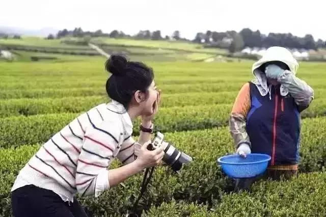 美貌太驚豔！58歲的鐘楚紅近照曝光「用生活追逐年輕」為愛人單身11年：沒有誰能比他更好