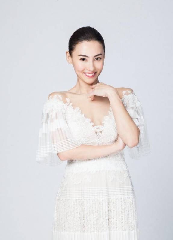 張柏芝為三胎舉辦滿月酒，「小王子」正面照首次曝光，網友：終於藏不住了！