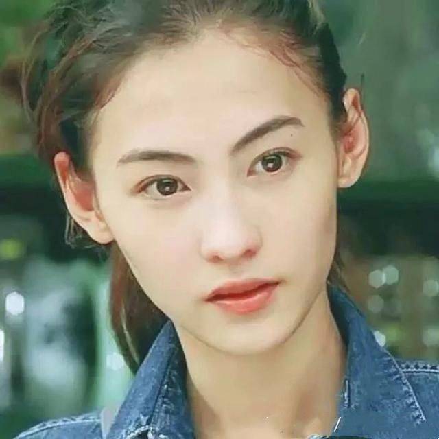 張柏芝為三胎舉辦滿月酒，「小王子」正面照首次曝光，網友：終於藏不住了！