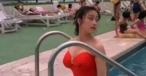 李連傑老婆利智近照曝光, 看了照片後, 網友: 怪不得李連傑身體這麼弱！