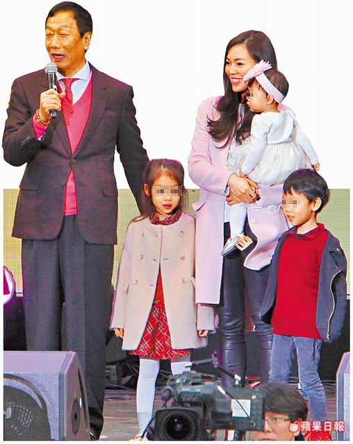 霸氣郭台銘「育兒方式」首度曝光！曾馨瑩坦言：「他太瘋我會阻止他...」想不到郭董是這種爸爸！ 