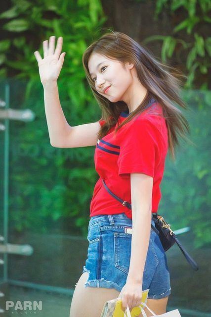 Twice正妹！背帶斜斜一放，網淪陷：真的犯規了。
