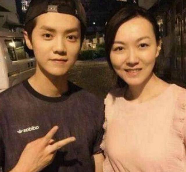 明星基因有多強大，劉亦菲顏值不敵媽媽，他一家四代猶如復制粘貼！
