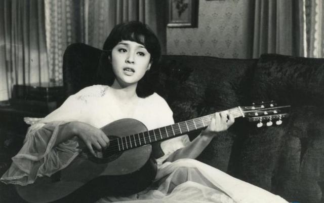 臺灣第一代玉女，曾豔壓青霞，2度嫁渣男，現兒子32歲帥過謝霆鋒