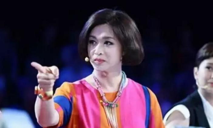 她是「變性明星」，兒子被同學嘲諷：你媽是個男的，兒子回懟9字令她驕傲