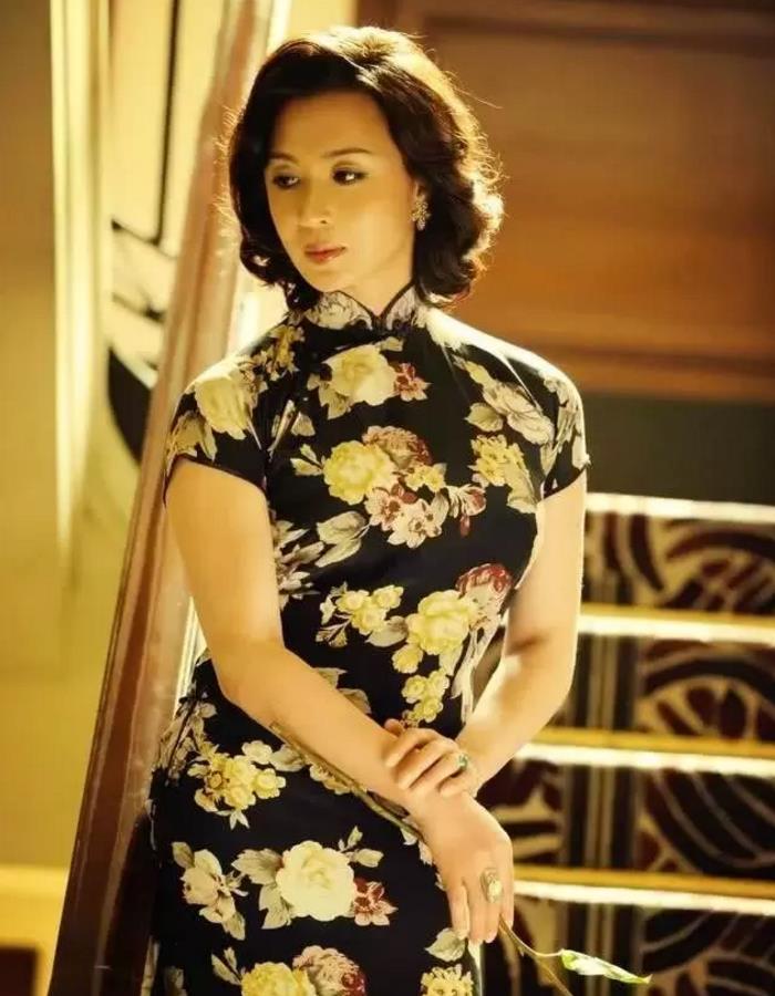 她是「變性明星」，兒子被同學嘲諷：你媽是個男的，兒子回懟9字令她驕傲