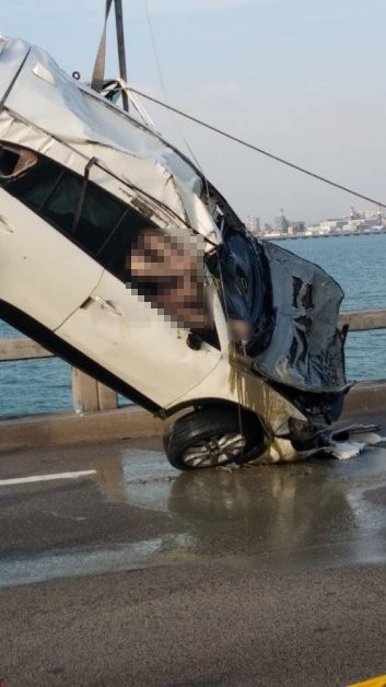 休旅車遭撞墜海　駕駛繫安全帶想逃卻慘死 