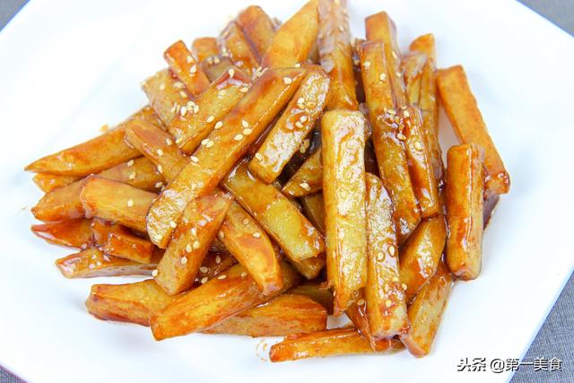 土豆條不一樣的吃法，外酥里糯，3塊錢的土豆，幾分鐘炒一大盤