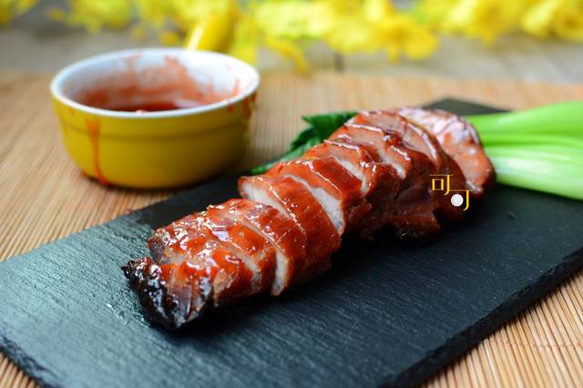 叉燒肉只能在飯店吃？自己家裡腌一腌，烤一烤超簡單，秒變大廚