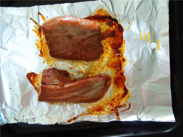 叉燒肉只能在飯店吃？自己家裡腌一腌，烤一烤超簡單，秒變大廚