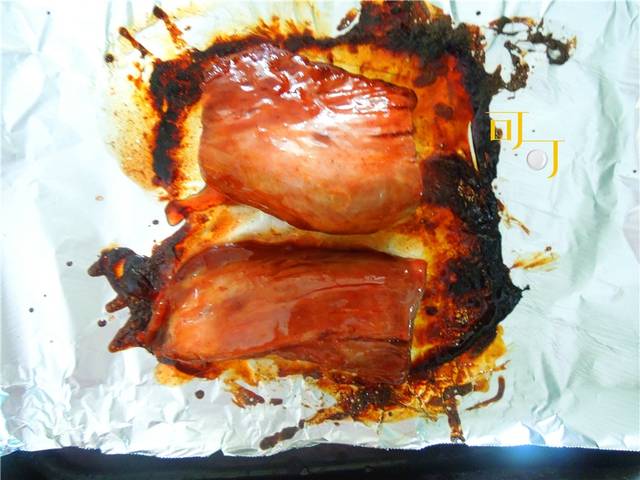 叉燒肉只能在飯店吃？自己家裡腌一腌，烤一烤超簡單，秒變大廚