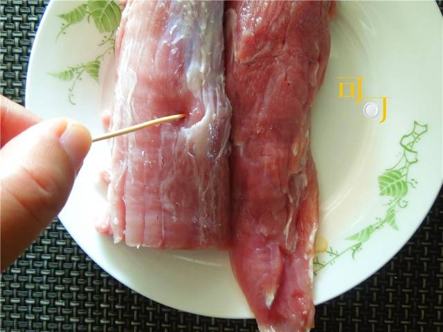 叉燒肉只能在飯店吃？自己家裡腌一腌，烤一烤超簡單，秒變大廚