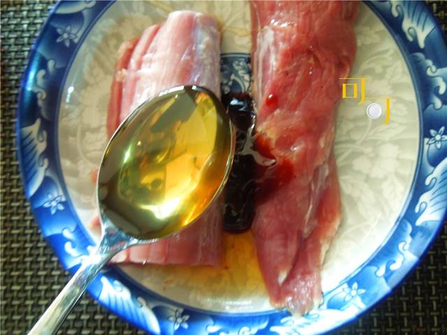 叉燒肉只能在飯店吃？自己家裡腌一腌，烤一烤超簡單，秒變大廚