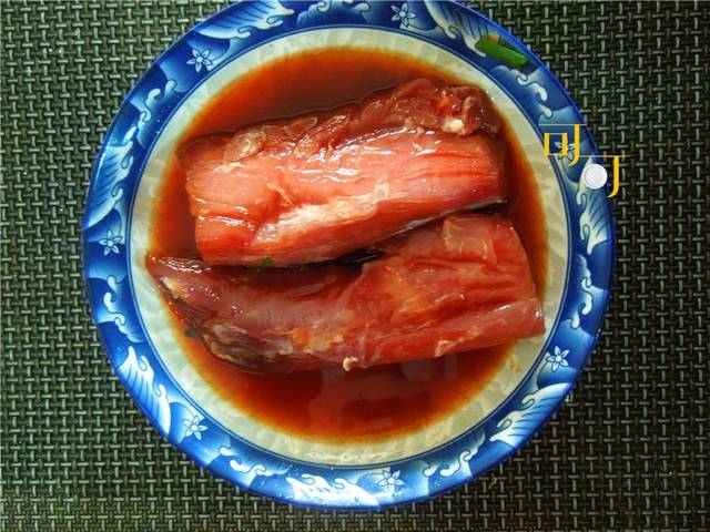 叉燒肉只能在飯店吃？自己家裡腌一腌，烤一烤超簡單，秒變大廚