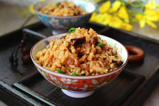 一碗醬香濃郁的香菇肉末醬油飯，讓你放不下碗，太好吃了