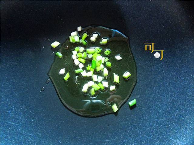 一碗醬香濃郁的香菇肉末醬油飯，讓你放不下碗，太好吃了