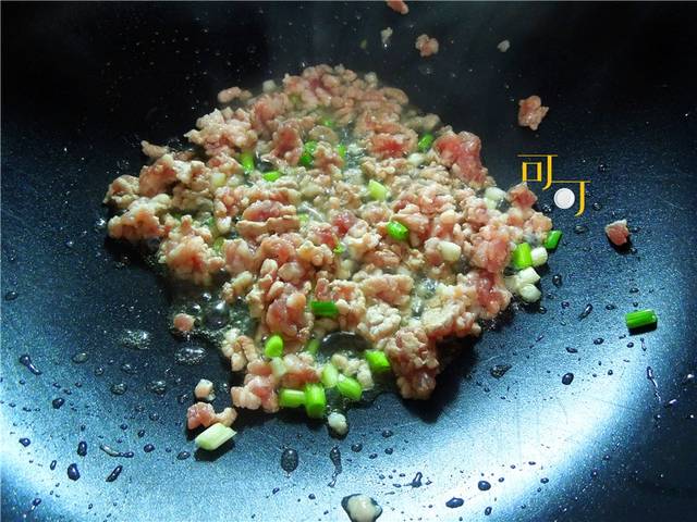 一碗醬香濃郁的香菇肉末醬油飯，讓你放不下碗，太好吃了