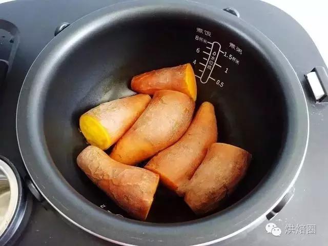 我做的紅薯不用蒸鍋不用烤箱，卻帶著烤紅薯的焦香甜味！試試吧~