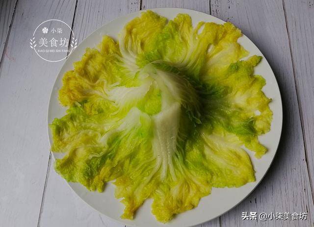 清蒸蒜蓉粉絲蝦，過年全家人必點這道菜，寓意富貴吉祥，喜歡拿去