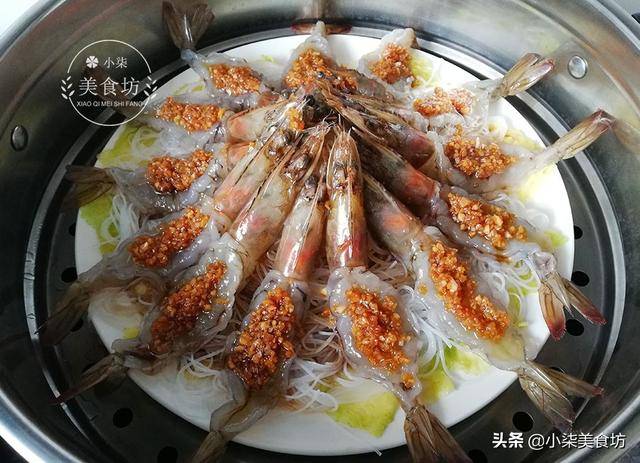 清蒸蒜蓉粉絲蝦，過年全家人必點這道菜，寓意富貴吉祥，喜歡拿去