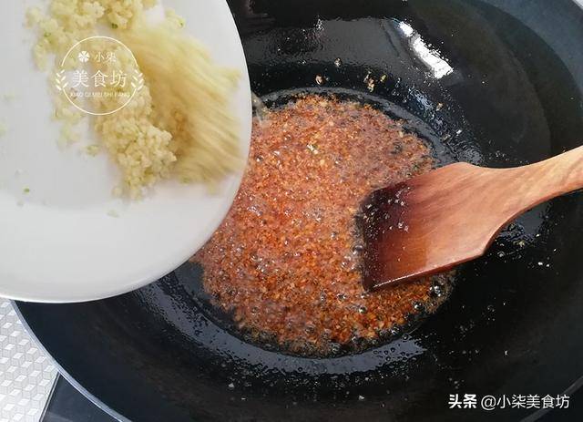 清蒸蒜蓉粉絲蝦，過年全家人必點這道菜，寓意富貴吉祥，喜歡拿去