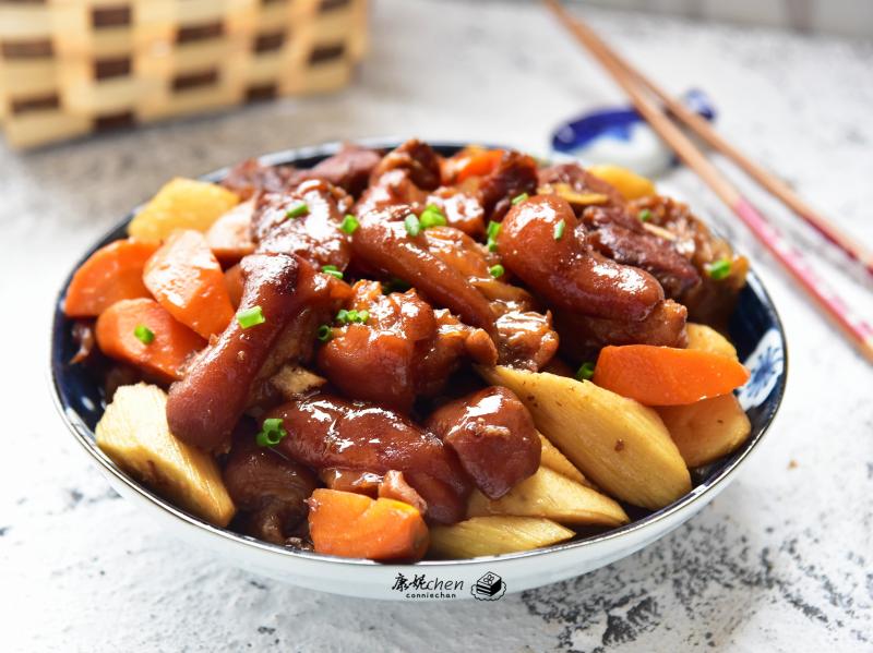 豬蹄和它們搭配營養又味美，詳細過程分享給您，過年家宴露一手