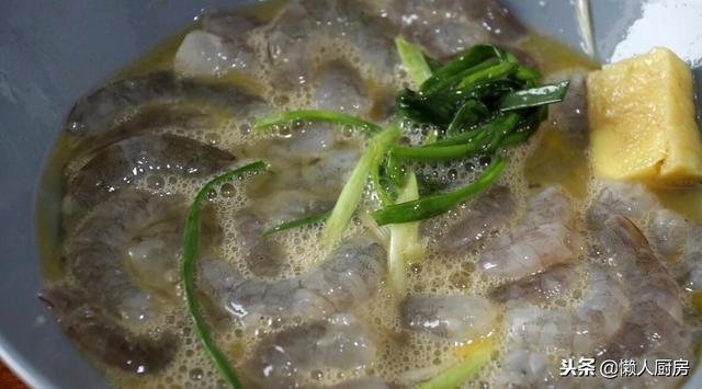 原來用菠蘿咕咾肉的做法，也能做蝦仁，開胃又解膩，顏色好看