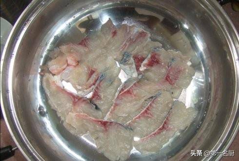這才是水煮魚地道的做法，魚肉鮮嫩，香辣過癮，下酒又下飯
