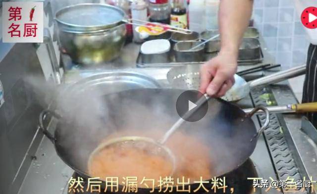 這才是水煮魚地道的做法，魚肉鮮嫩，香辣過癮，下酒又下飯