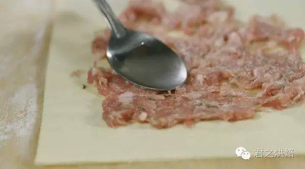 【酥皮肉卷】外酥內軟，咸鮮可口，趁熱吃吧